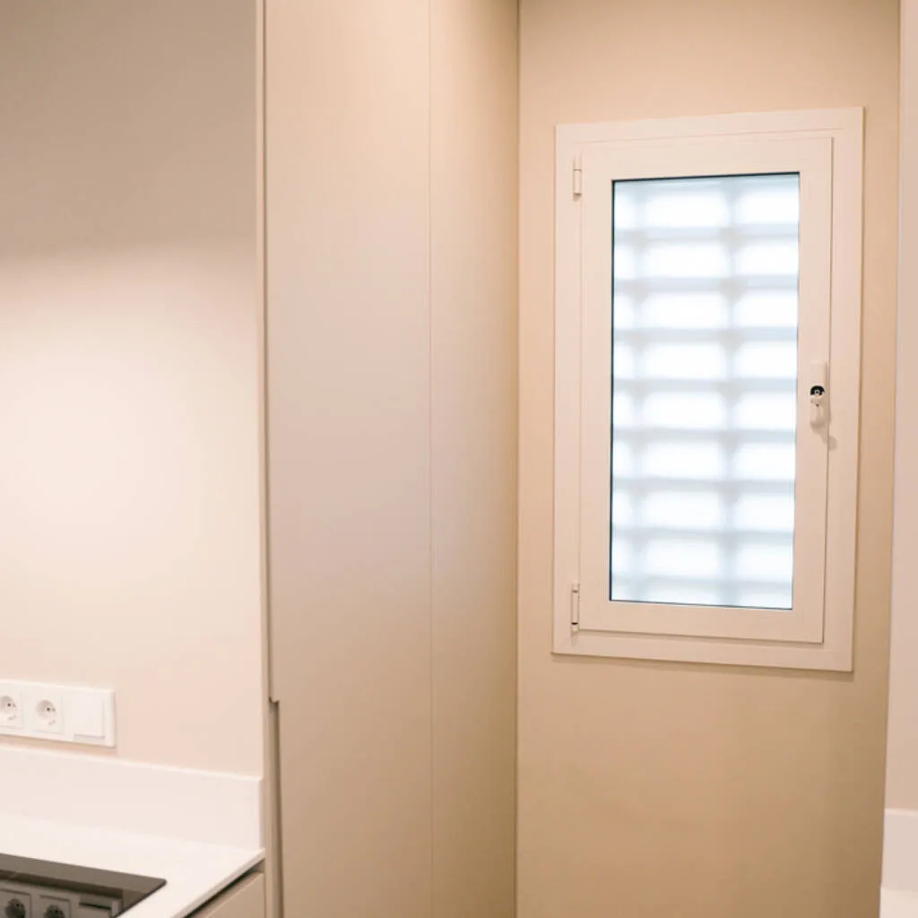 habitacion con ventana misca