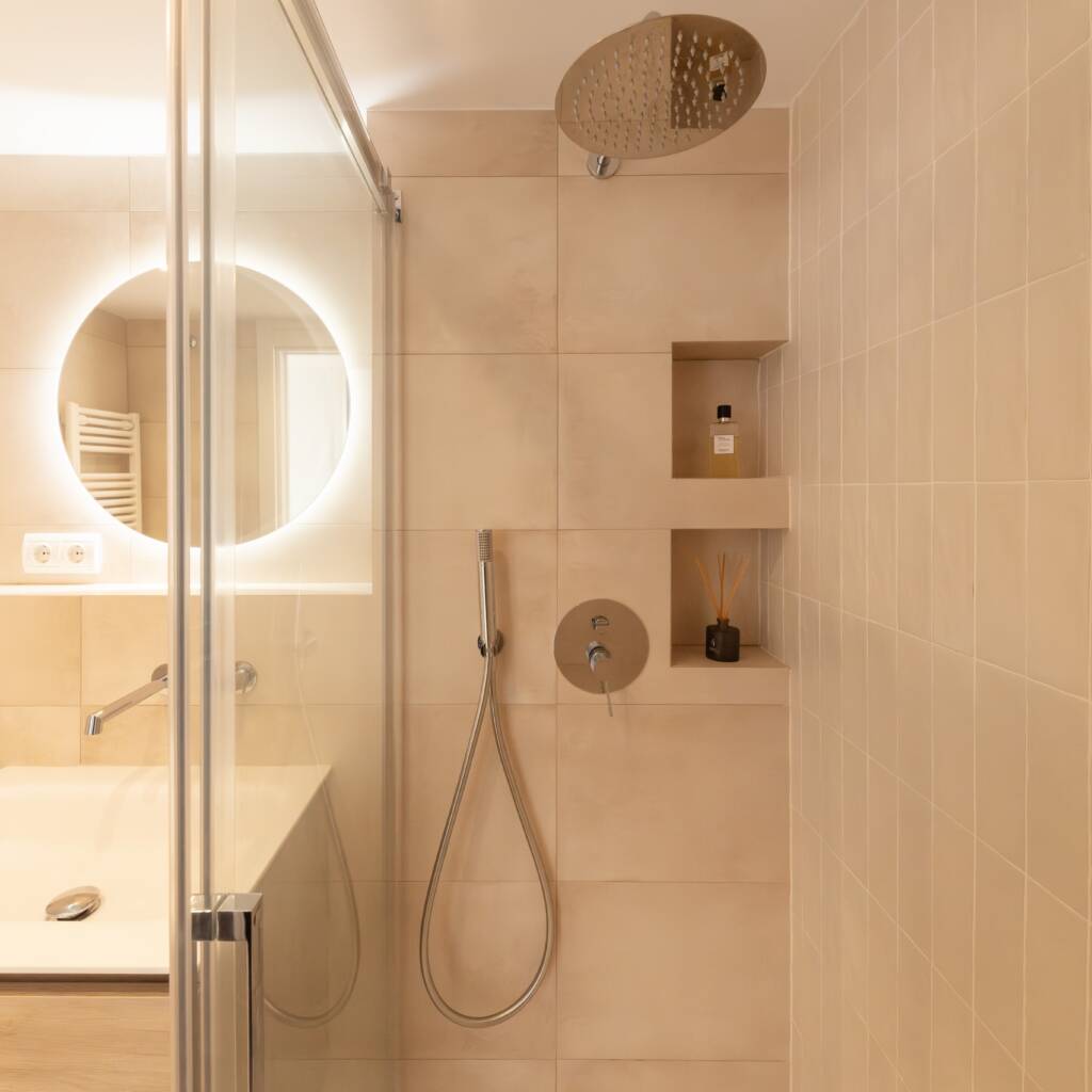 baño moderno con ducha