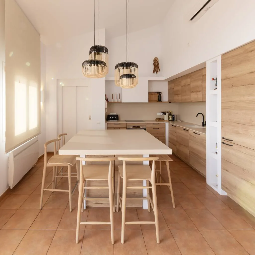 cocina moderna con madera
